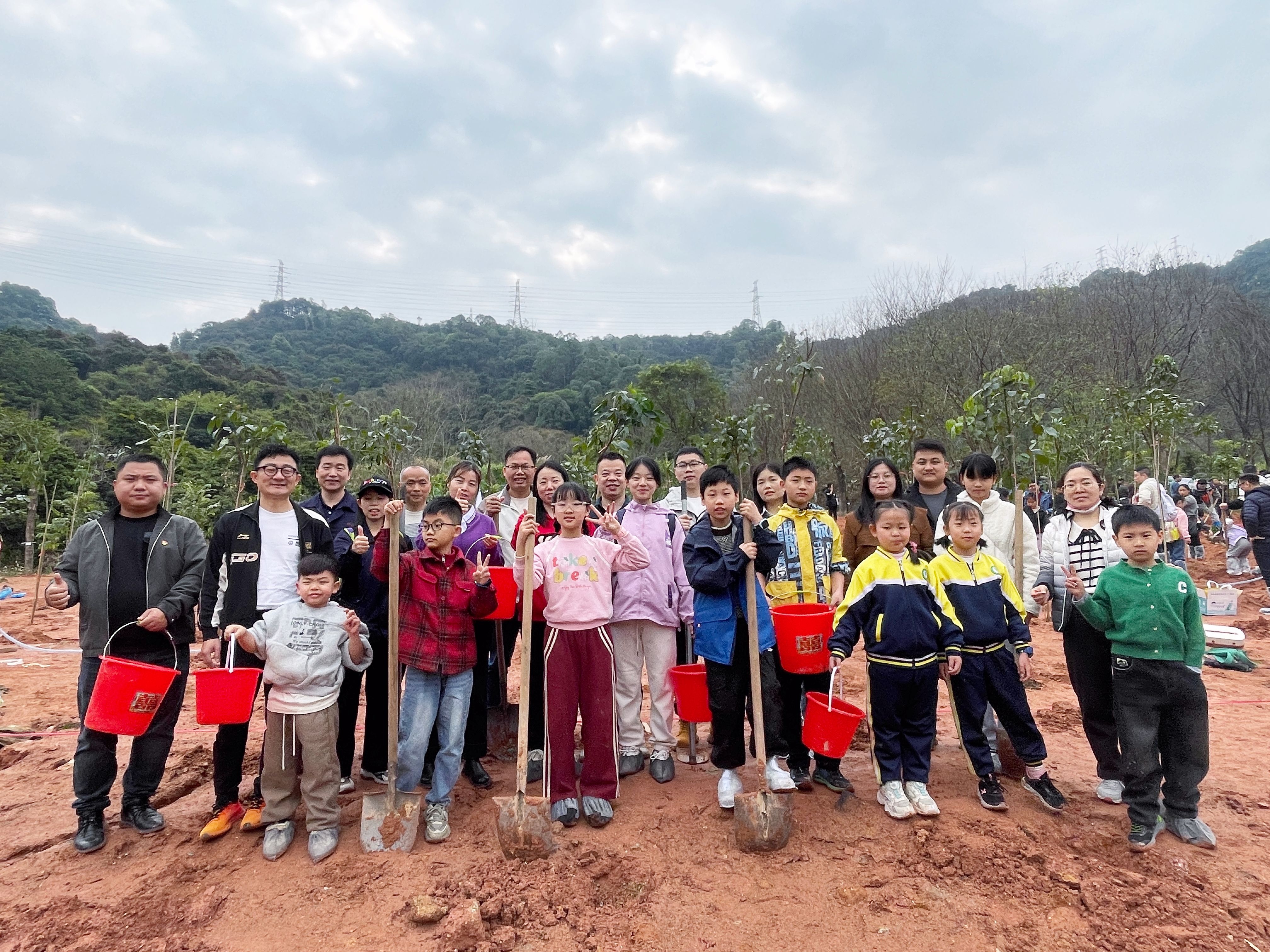 植树造林，，，，，，百乐博blb责任与担任！